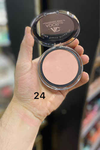 تست رنگ رژ گونه آدور کوین شماره 24