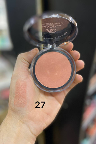 تست رنگ رژ گونه آدور کوین شماره 27