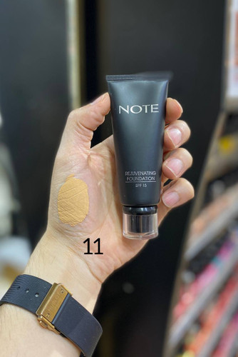 تست رنگ کرم پودر جوان کننده نوت مدل Rejuvenating شماره 11 حجم 35 میلی لیتر