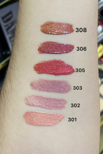 تست رنگبندی لیپ گلاس شاین آدور کوین مدل متالیک