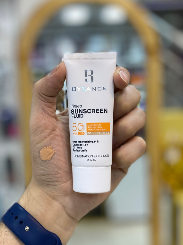 کرم ضد آفتاب رنگی بیزانس SPF 50 مدل Gold Beight 30 مناسب پوست های خشک و حساس حجم 40 میلیلیتر